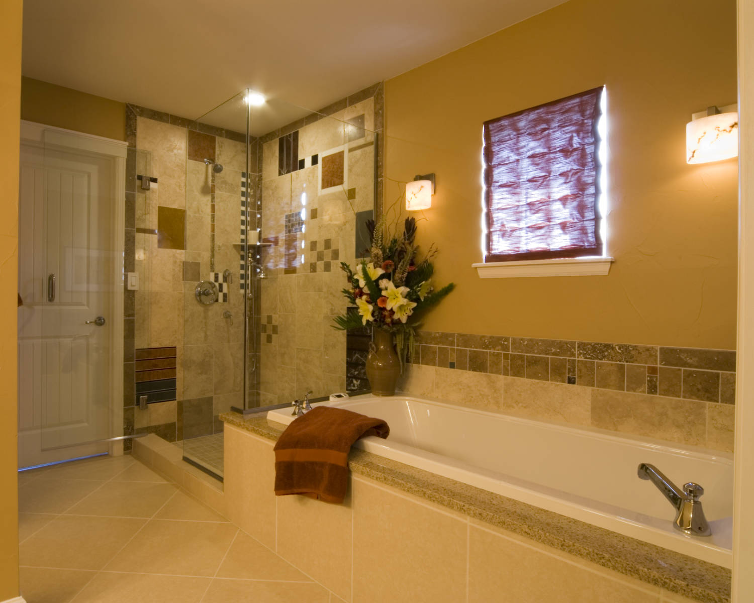 Master Suite 2 - Tub Shower